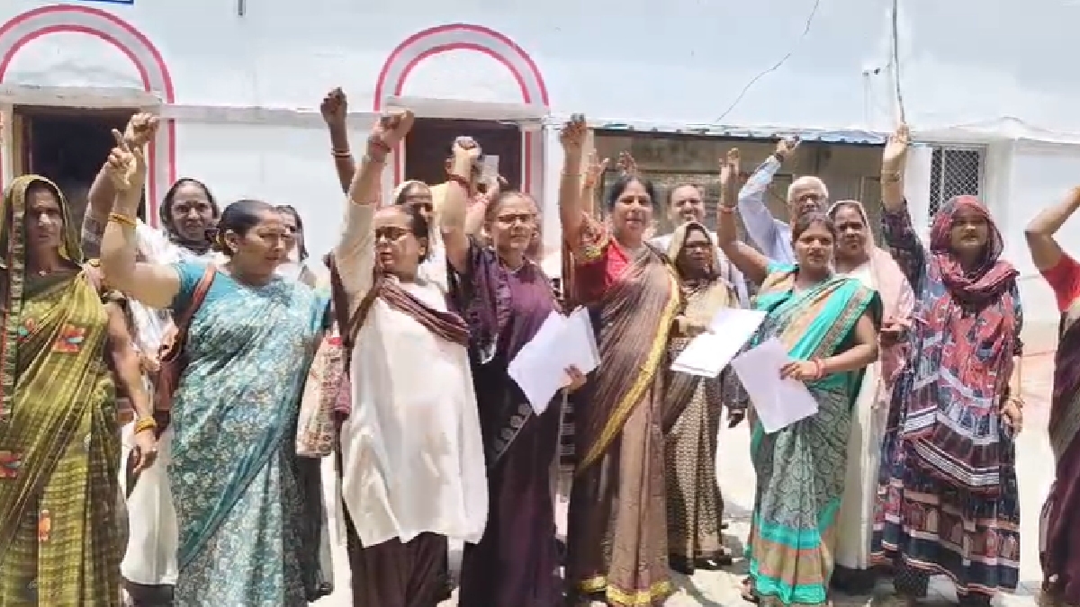 रायबरेली में आशा बहनों का प्रदर्शन, फिक्स सैलरी और राज्य कर्मचारी का दर्जा देने की उठाई मांग